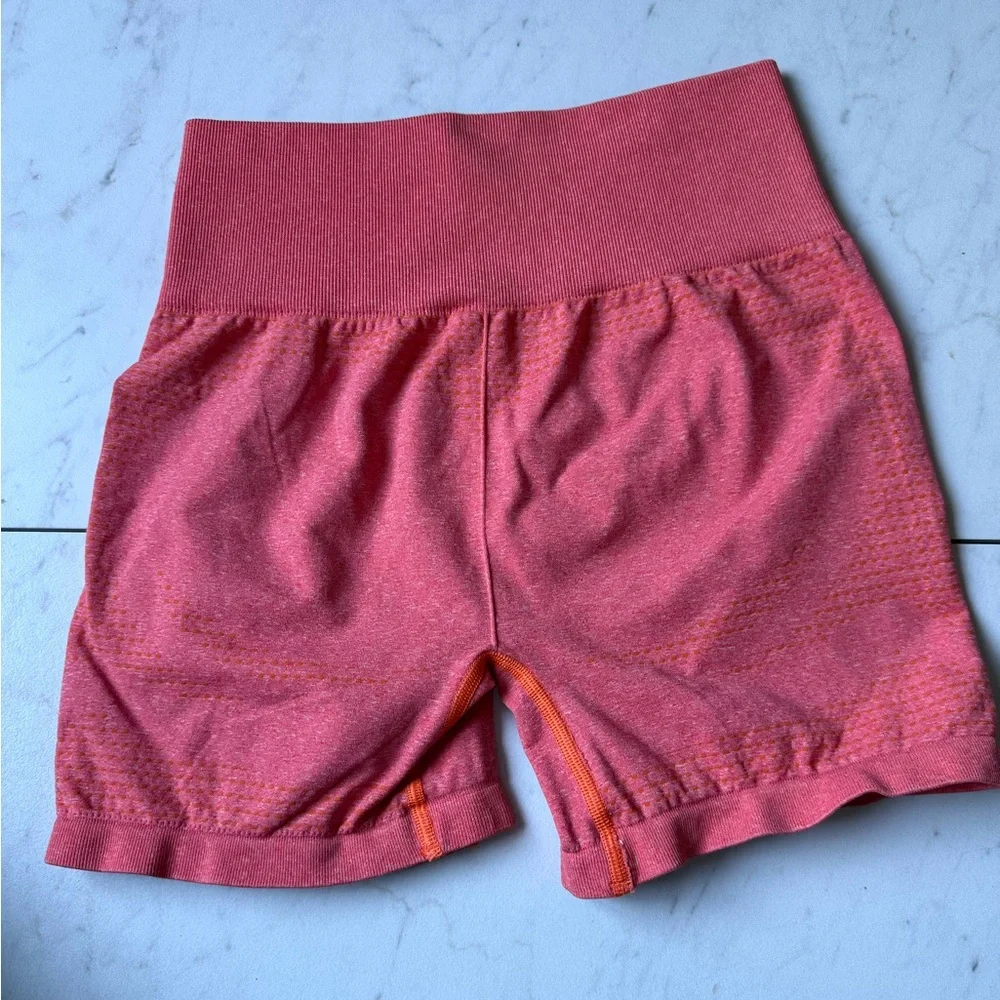 GYMSHARK Vital Seamless Shorts - coral - size small - Picture 2 of 6